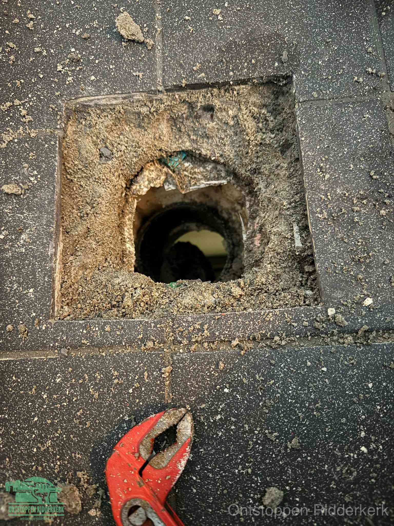 Rioolputje erfgrens eigendom in Ridderkerk